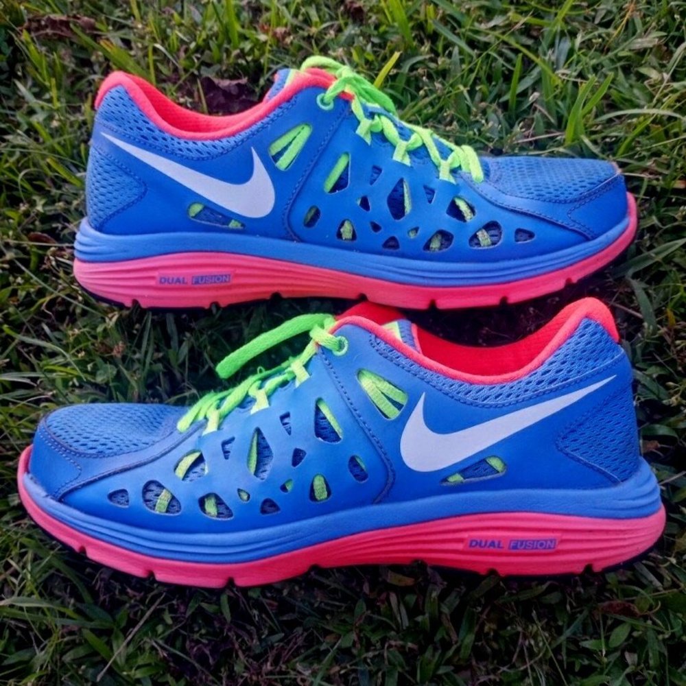 NIKE Air Breeze Women's (Size 9.5) Tennis Shoe